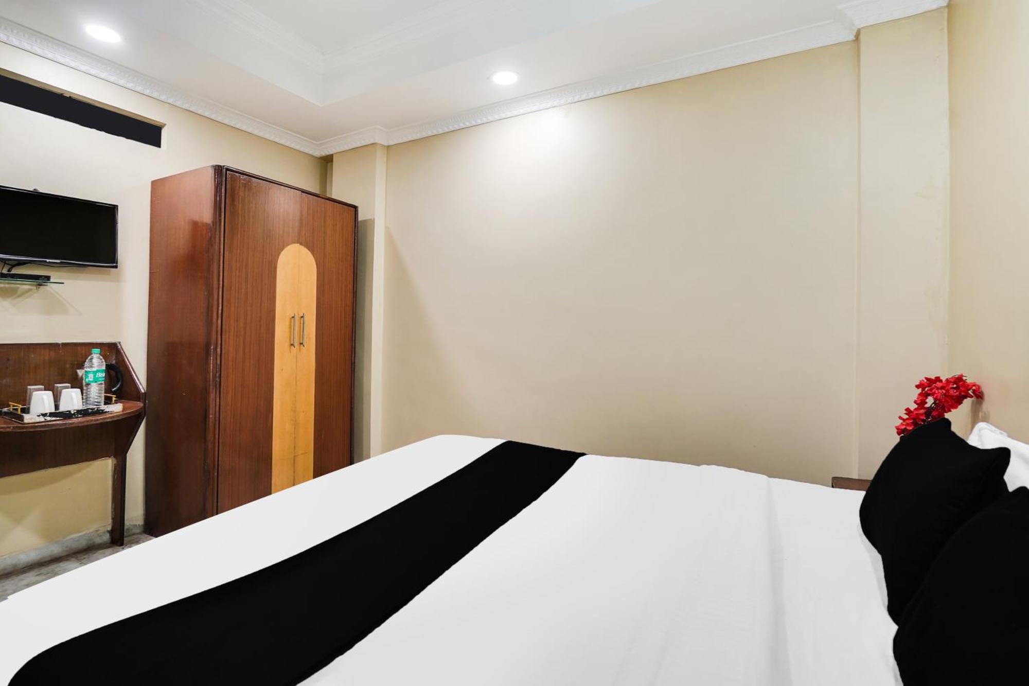 Super Hotel O Pithampur Formerly Ganga Residency Akolia Экстерьер фото